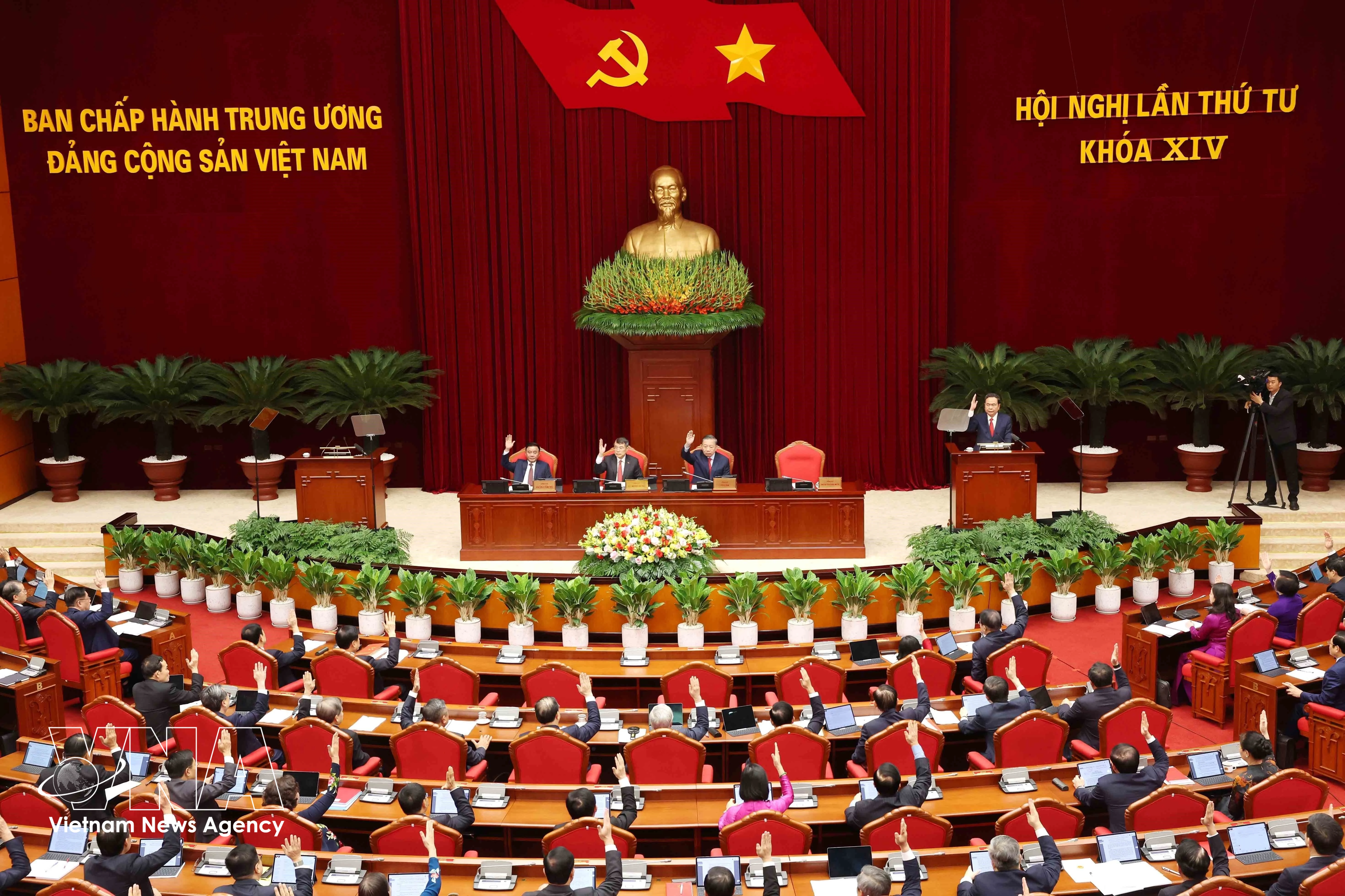 Ouverture du 4e Plénum du Comité central du Parti communiste du Vietnam du 14e mandat. Photo: VNA