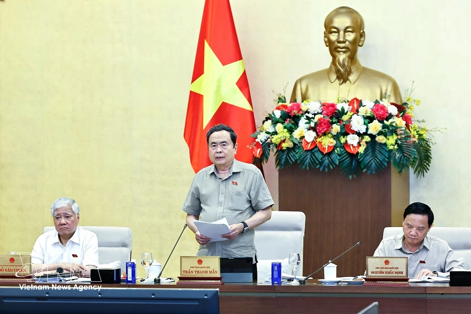 Le président de l'Assemblée nationale Tran Thanh Man prend la parole lors de la séance de clôture de la 3e réunion du Comité permanent de l'Assemblée nationale. Photo : VNA