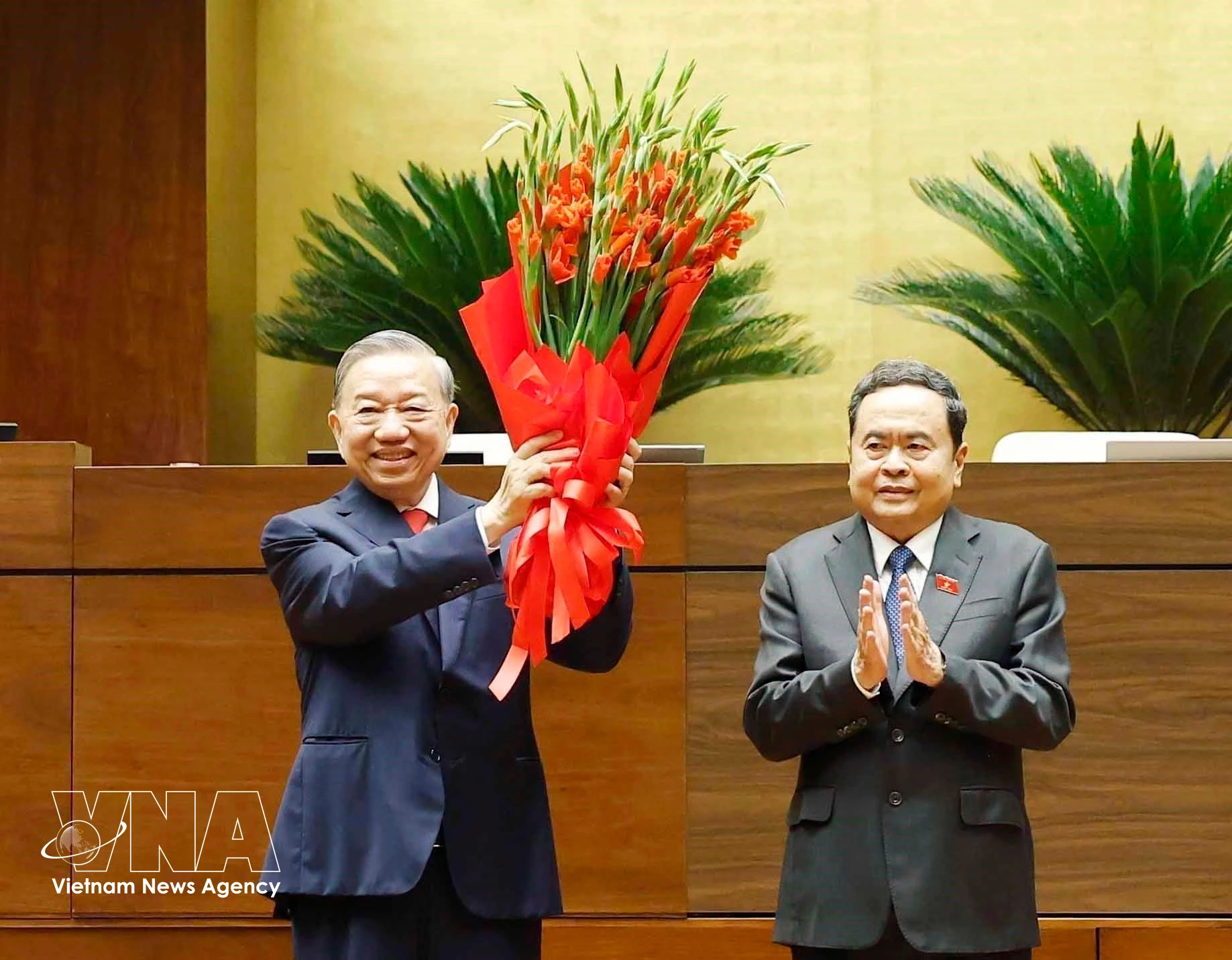 Le secrétaire général du Parti To Lam (gauche) est élu président vietnamien. Photo : VNA