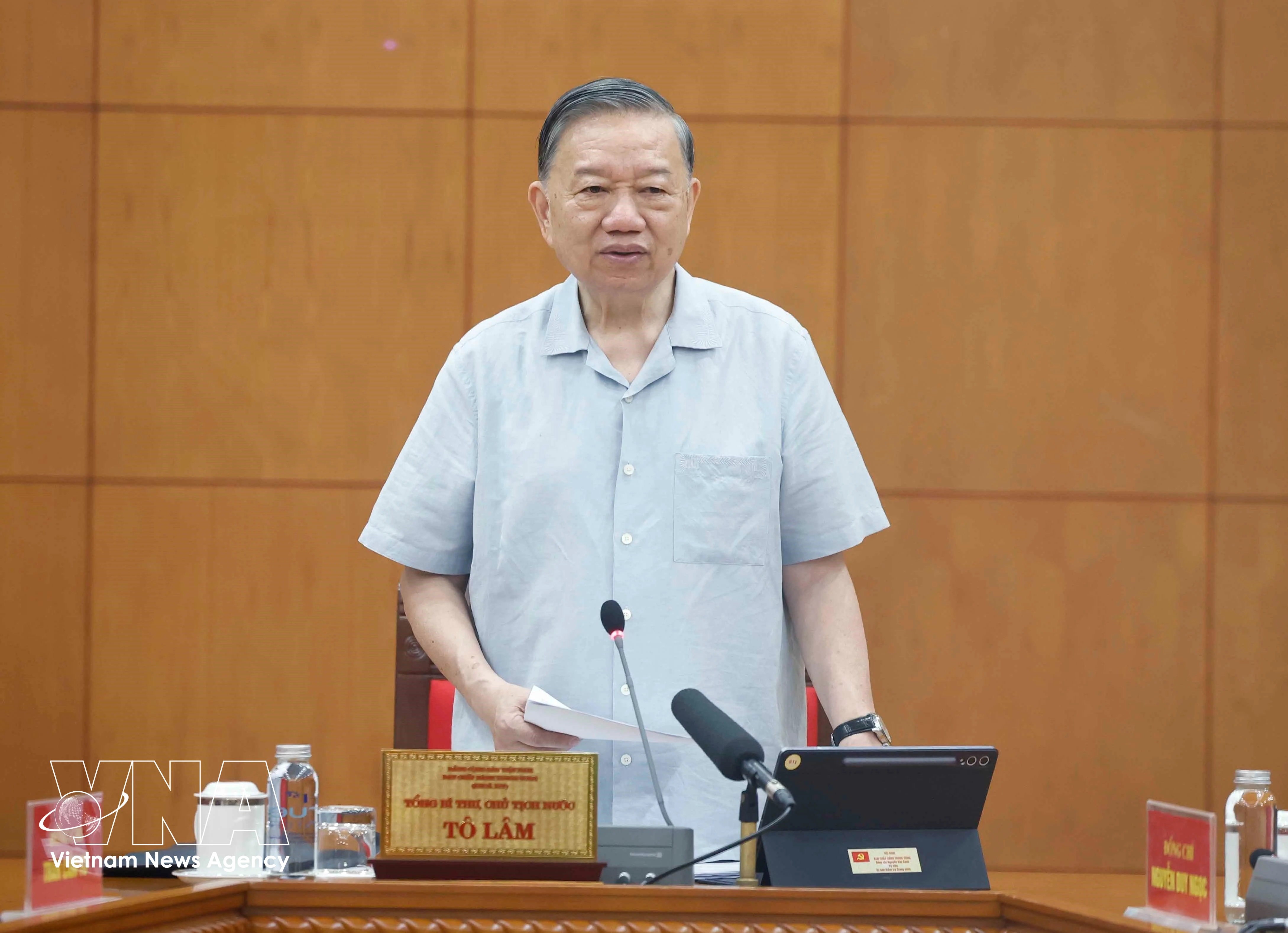 Le secrétaire général du Parti communiste vietnamien et président To Lam, a présidé le 21 mai à Hanoï, une réunion du Comité permanent du Comité directeur central pour le développement des sciences et technologies, de l’innovation et de la transformation numérique. Photo : VNA