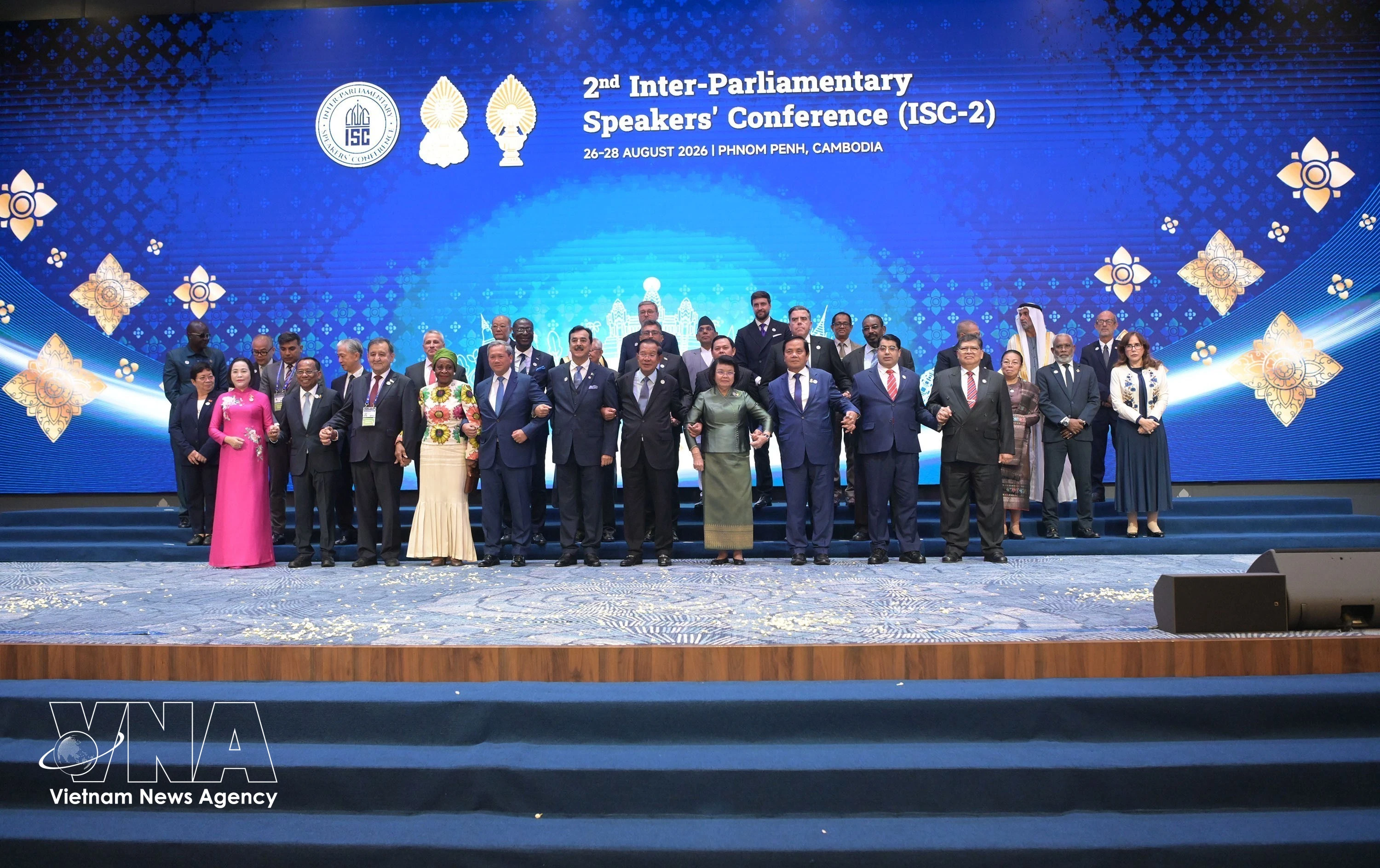 a vice-présidente de l’Assemblée nationale Nguyen Thi Thanh et les délégués à la 2e Conférence interparlementaire au niveau des présidents des parlements (ISC-2). Photo : VNA